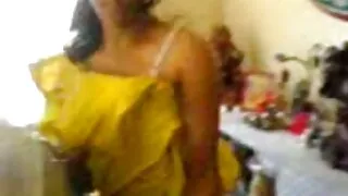 ஒரு நண்பரின் மனநிலையை உயர்த்த, பஸ்டி சூடான உடலுறவு கொண்டார் தாய் மகன் செக்ஸ் வீடியோ